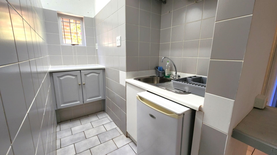 3 Bedroom Property for Sale in Vredehoek Western Cape